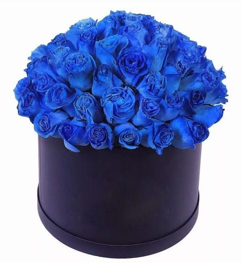 Шляпная коробка из синих роз